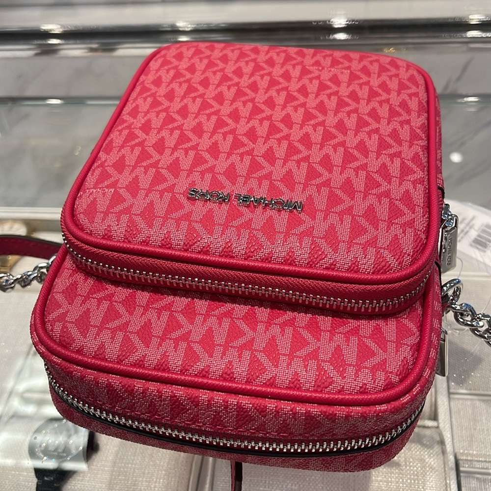 MICHAEL KORS Jet Set Travel Md Signature Logo Crossbody Flight Bag
DK RASPBERRY - Picture 15 of 16